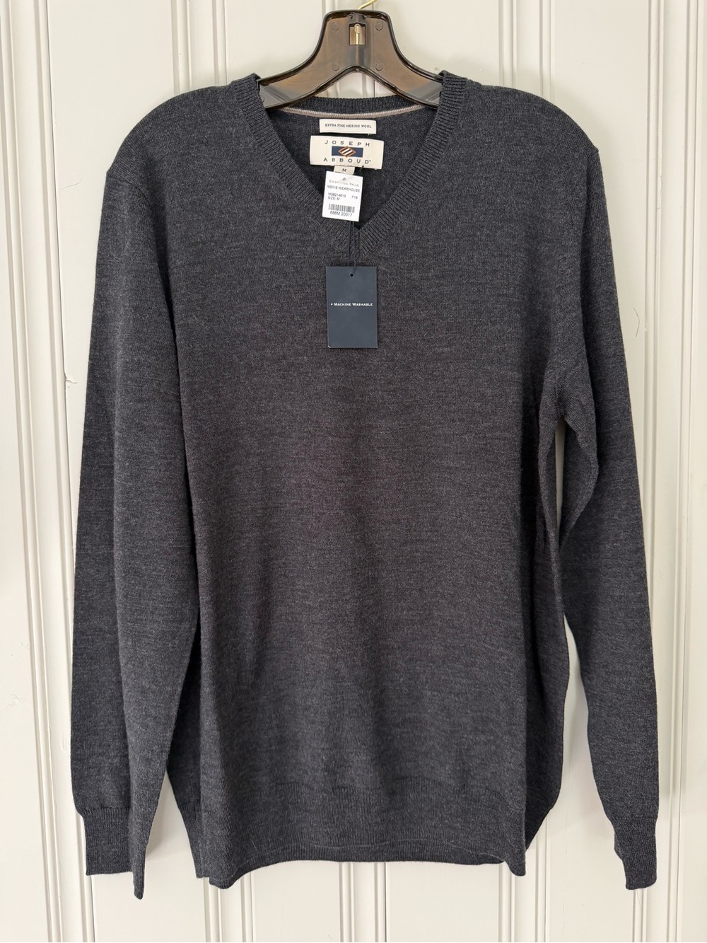 Joseph Abboud Extra Find Merino Wool Men's V-Neck Sweater in Charcoal